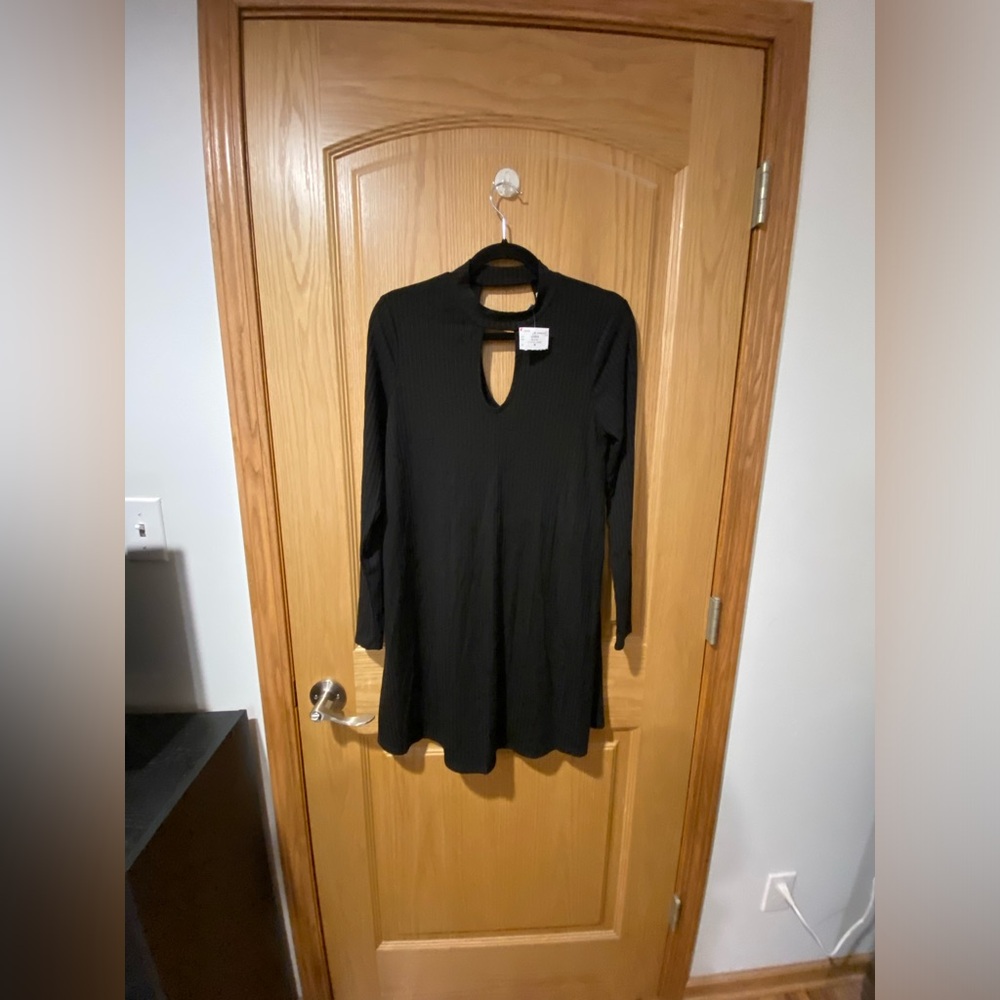 Moa Moa Juniors Size Medium Black Long Sleeve Dress with Neckline Cutout NEW/NWT